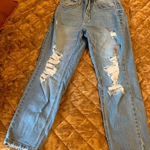 Distressed high-waisted Mom Jeans